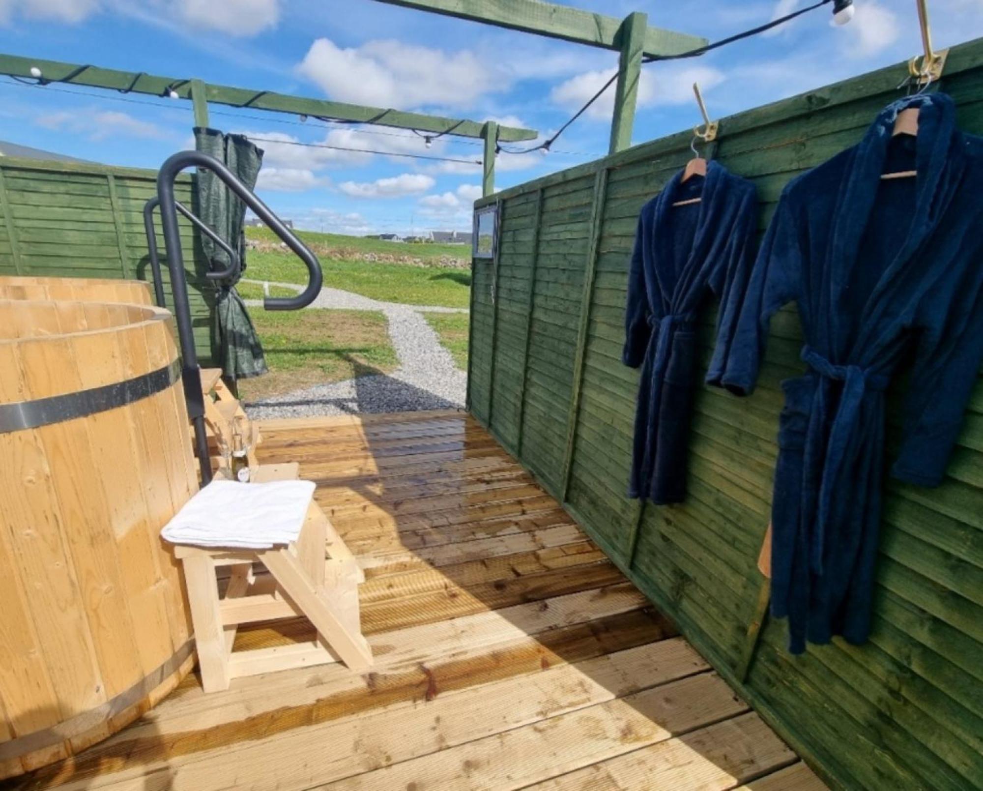 Villa Wild Meadow Huts Doolin Exterior foto